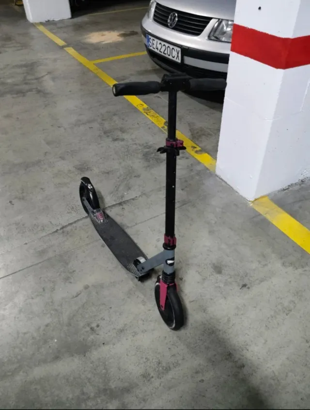 Patinete infantil negro y rosa