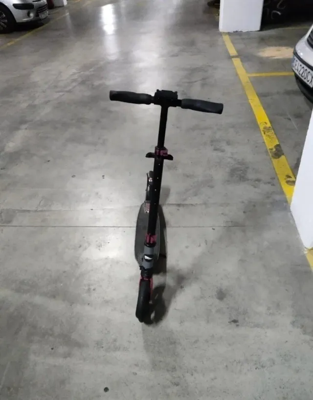 Patinete infantil negro y rosa