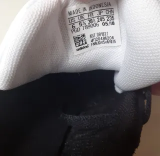 Playeras Adidas de piel a estrenar