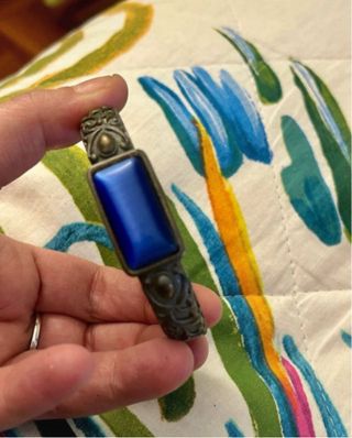 Bracciale rigido blu con dettagli bronzo