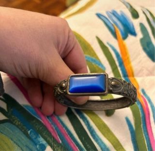 Bracciale rigido blu con dettagli bronzo