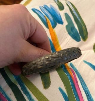 Bracciale rigido blu con dettagli bronzo