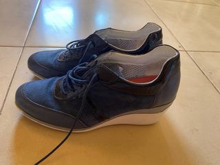 Zapatos de cuña azul marino