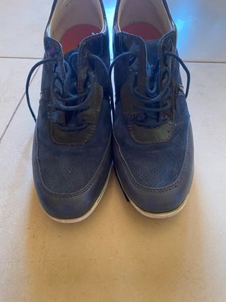 Zapatos de cuña azul marino