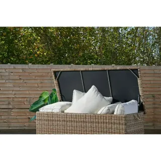 Baúl de mimbre para jardín