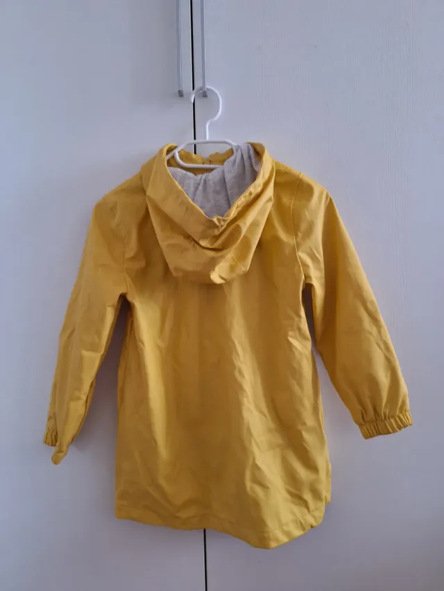 Gabardina Zara niña amarilla T8 128 cm