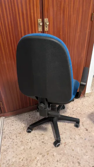 Silla de escritorio azul y negra