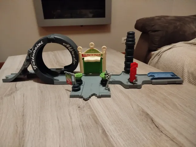 Pista Cars Disney Luigi's loop