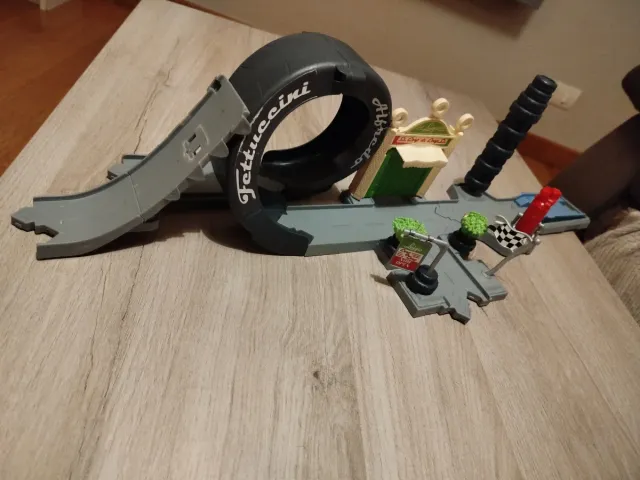 Pista Cars Disney Luigi's loop