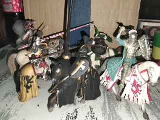 Figuras Caballeros Medievales con Caballos