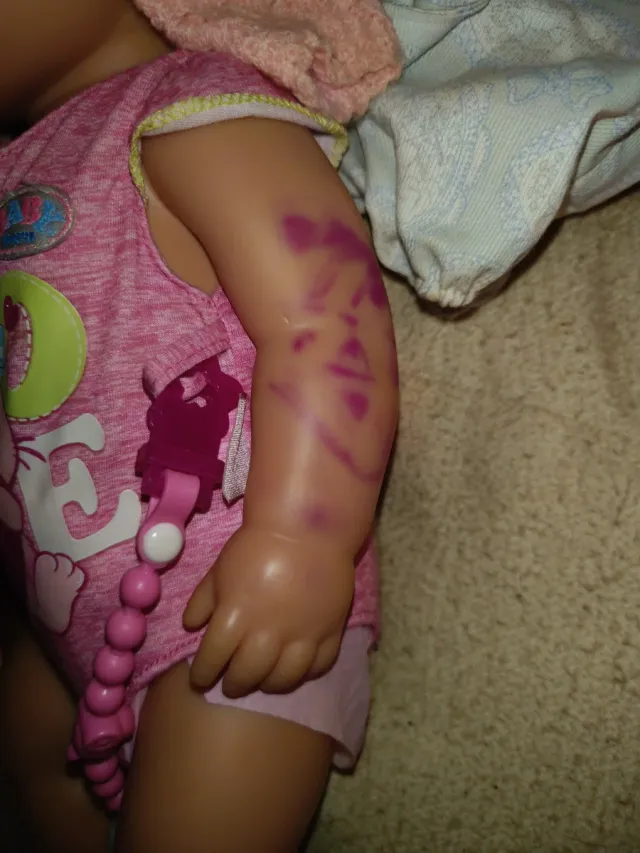 2 Muñecos Baby Born y cunita de tela