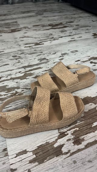 Sandalias de cuña de yute beige