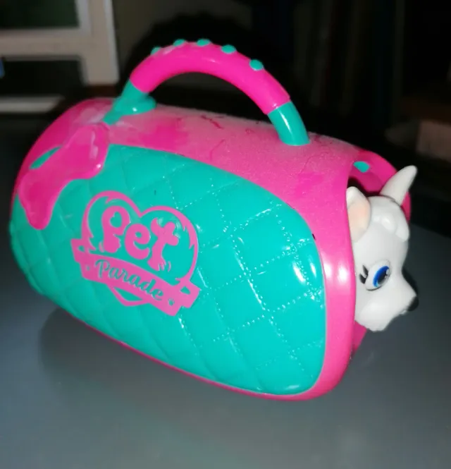 Perrito Pet Parade con transportín