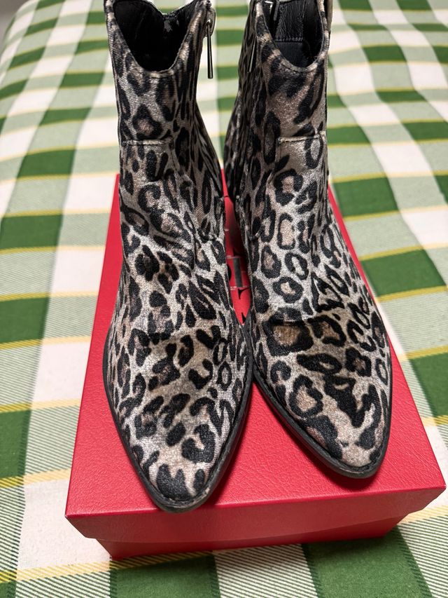 Botines leopardo tacón bajo