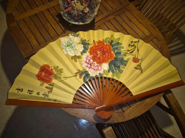 Abanico oriental decorativo flores