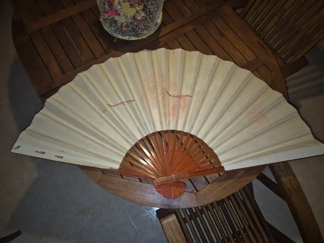 Abanico oriental decorativo flores