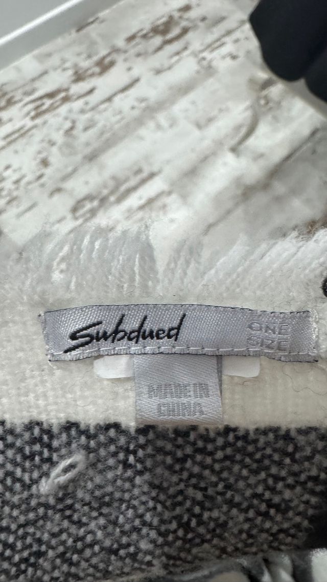 Bufanda a cuadros beige, negro y blanco