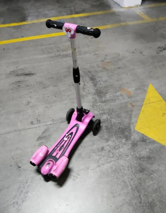 Patinete infantil 3 ruedas rosa con música y humo