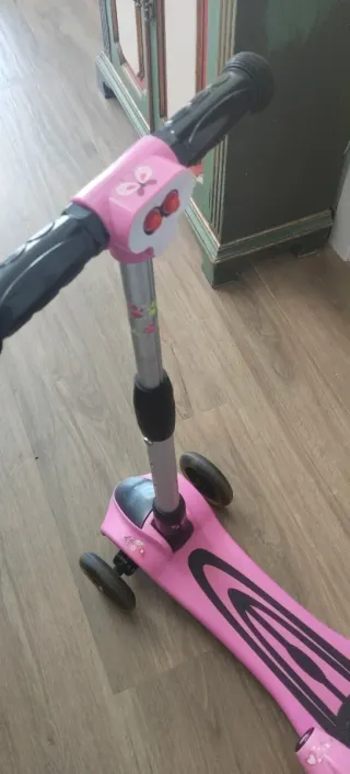 Patinete infantil 3 ruedas rosa con música y luces