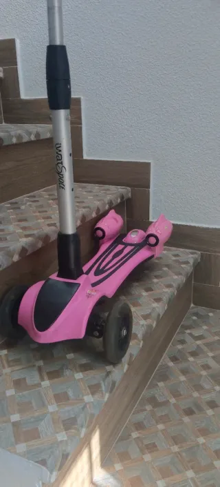 Patinete infantil 3 ruedas rosa con música y luces