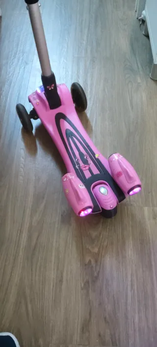 Patinete infantil 3 ruedas rosa con música y luces