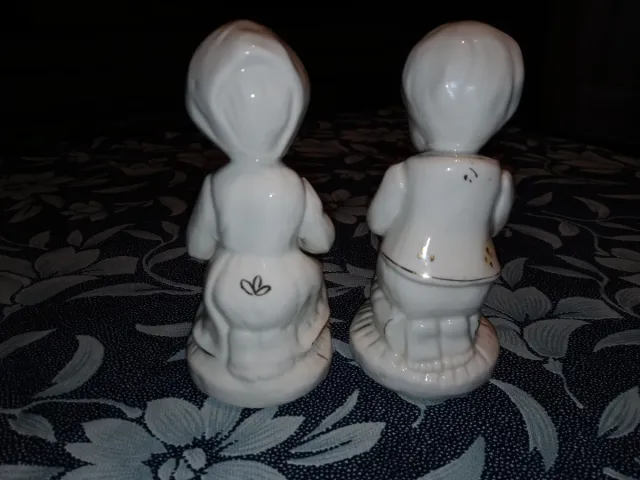 Lote 2 figuras comunión rezando