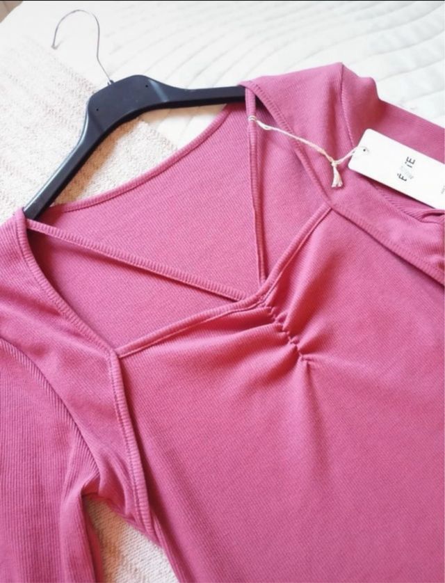 Vestido rosa manga larga.