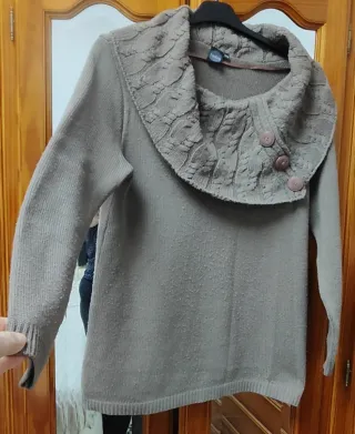 Jersey  marrón cuello vuelto botones