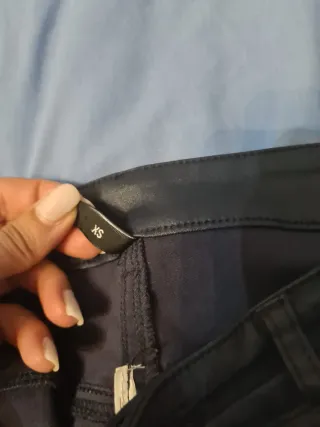 Pantalón efecto piel Calzedonia