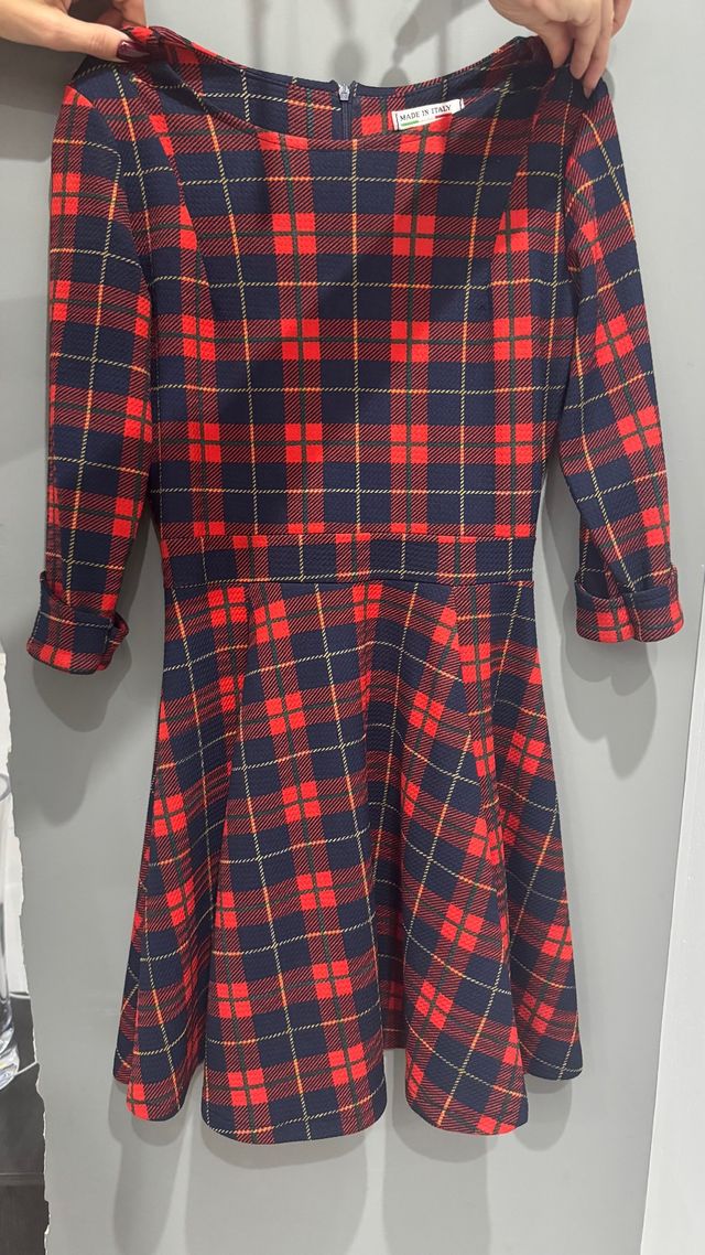 Vestido de cuadros rojo y azul
