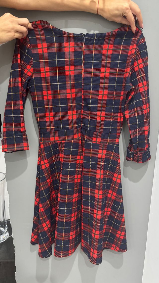 Vestido de cuadros rojo y azul