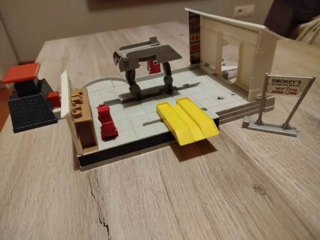 Pista Cars Disney Smokey's Garage