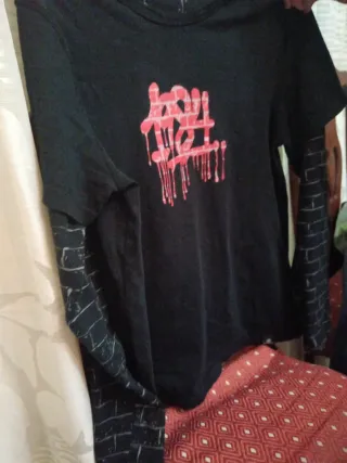 Camiseta Converse Negra con Estampado Rojo vintage