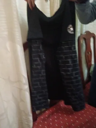 Camiseta Converse Negra con Estampado Rojo vintage