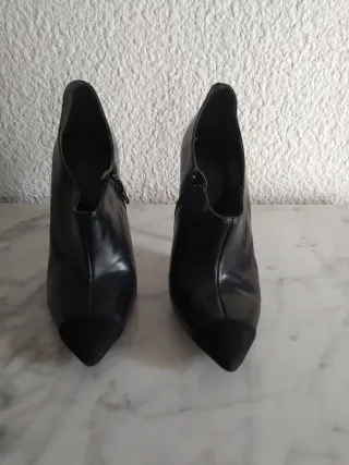 Zapatos cerrado de tacón de Zara Negros Mujer