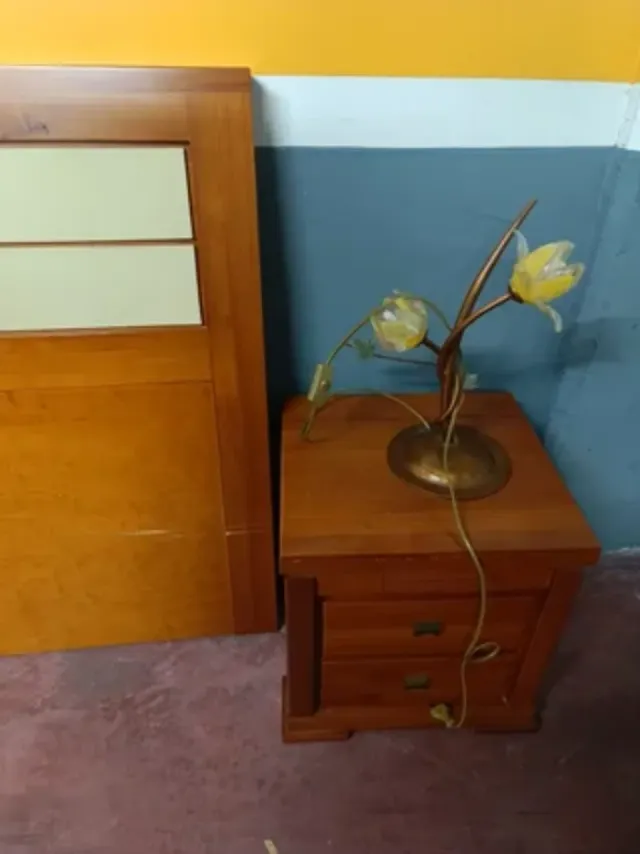 Mesitas de noche de madera y cristal