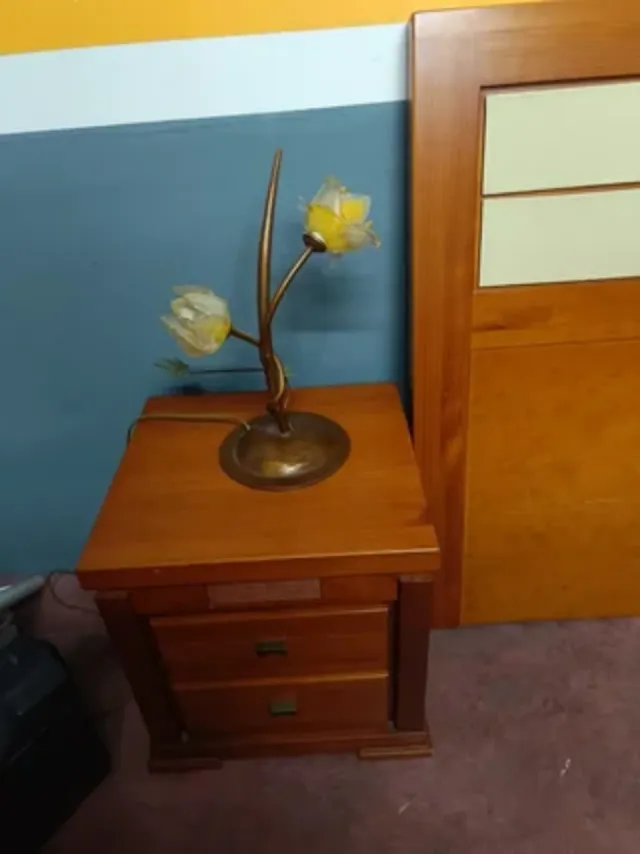 Mesitas de noche de madera y cristal