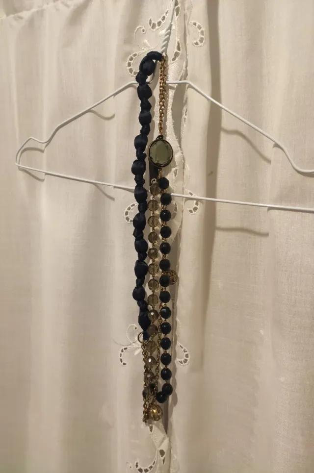 Collar Massimo Dutti en tonos azul, ahumado y dora