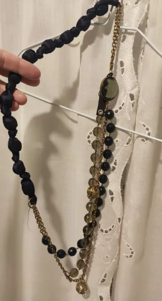 Collar Massimo Dutti en tonos azul, ahumado y dora