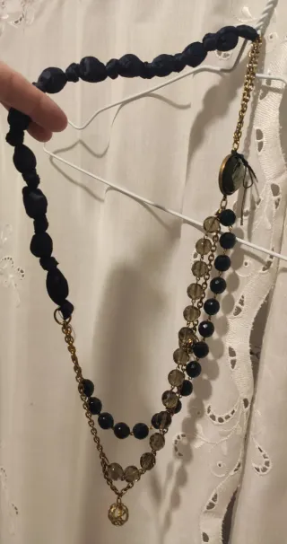 Collar Massimo Dutti en tonos azul, ahumado y dora