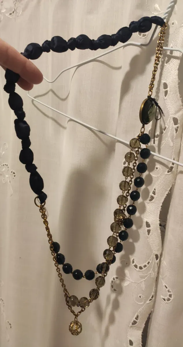 Collar Massimo Dutti en tonos azul, ahumado y dora