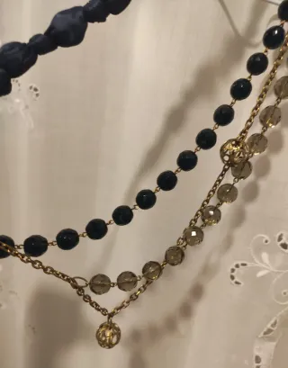 Collar Massimo Dutti en tonos azul, ahumado y dora