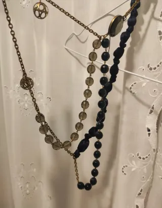 Collar Massimo Dutti en tonos azul, ahumado y dora