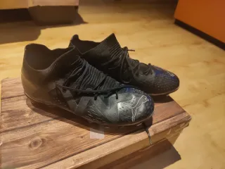 Botas de fútbol Puma negras