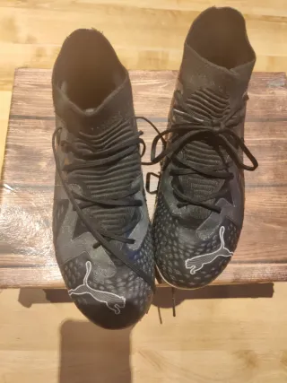 Botas de fútbol Puma negras
