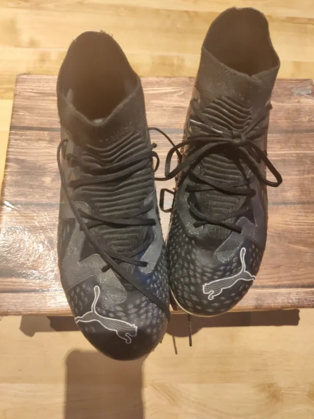 Botas de fútbol Puma negras