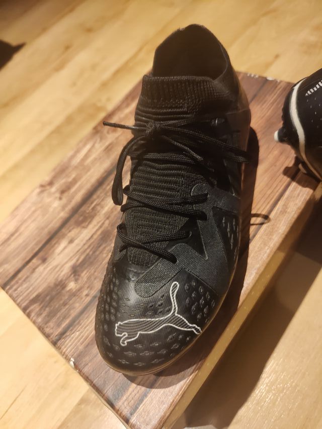 Botas de fútbol Puma negras