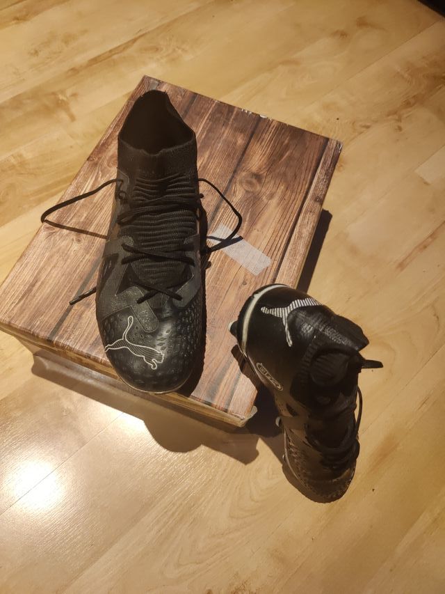 Botas de fútbol Puma negras