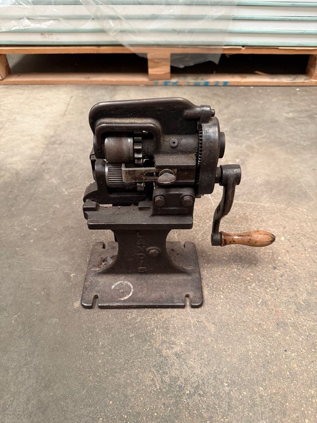 Máquina para rebajar cuero manual