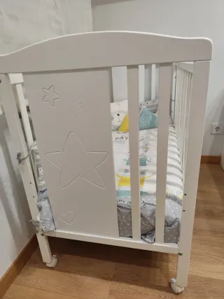 CHOLLO. Cuna bebé con colchón, sábanas, nórdico...